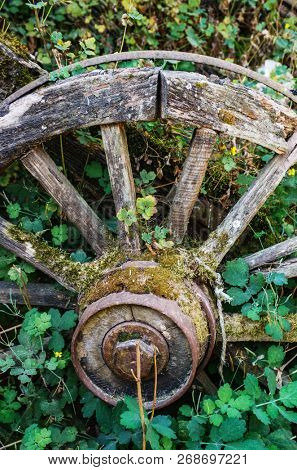 Detail of old abandoned wagon wheel in the countryside