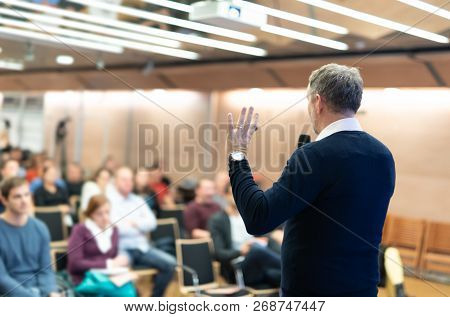 Sturtup Expert Giving Talk At Business Event Workshop.