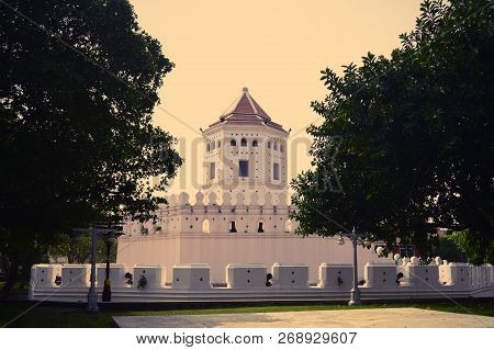 Phra Sumen Fort, Santichaiprakarn Park, Bangkok, Thailand