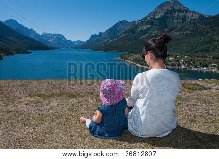 Matka a dítě užívat krásný výhled