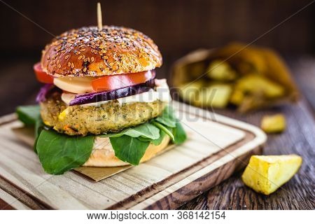Vegan Sandwich, Vegetable And Protein Burger With Fiber, In Flour Bread Made With Biological Yeast,
