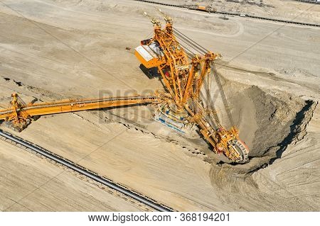 Huge Bucket Wheel Excavator Or Mobile Strip Mining Machine Mining Coal In A Quarry. Heavy Industry C