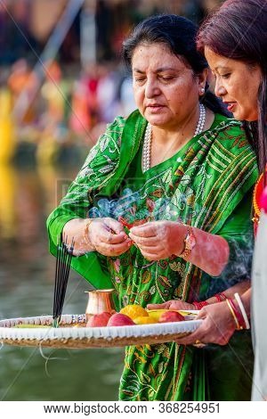 Kathmandu,nepal - November 1,2019: Nepalese President Bidhya Devi Bhandari Offering Prayers To Sun G