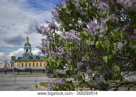 Moscow, Russia - 25 May 2020, Historical Building At The Address: Yauzskaya Street, 5 In The Fall In