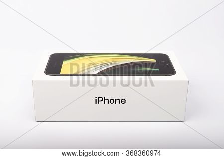 Packaging Of The New Iphone Se 2020 From Apple