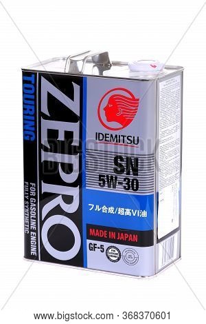 Novyy Urengoy, Russia - May 22, 2020: Steel Canister Of The Motor Oil Idemitsu Zepro Touring 5w-30 I
