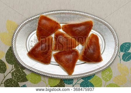 Arab / Brazilian Cuisine - Delicious Homemade Esfihas In Aluminum Tray. Isolated On Floral Backgroun