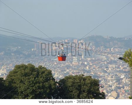 Barcelona com o teleférico de Montjuic