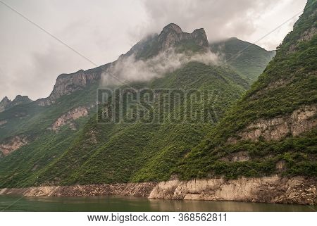 Wushan, Hubei, China - May 7, 2010: Wu Gorge In Yangtze River. Gray Cloudscape Descends Along Green 