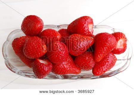 Heerlijke rode aardbeien In glas schotel