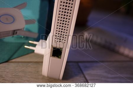 Wi-fi Internet Signal Booster For Home. Details