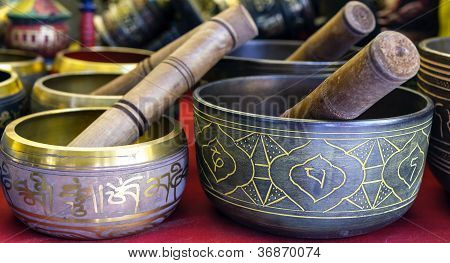 Buddhalainen singing bowl maljakko
