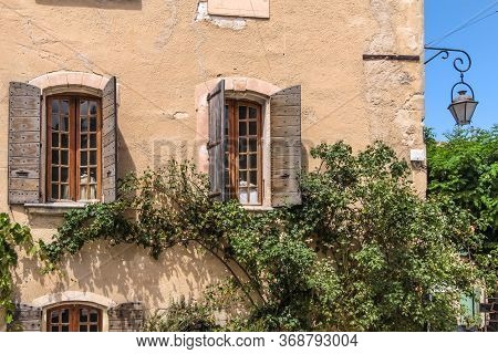 Country House In The Village Oppede-le-vieux, Provence, France
