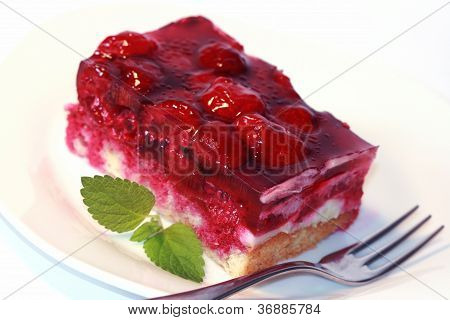 tort malinowy