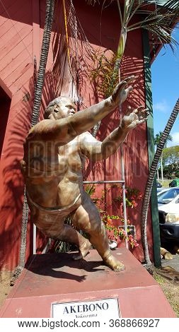 Waimanalo - April 25, 2016: Akebono Sumo Statue In Waimanalo Shopping Plaza.