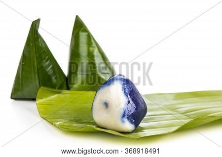 Kueh Kochi Or Koci Is  Asian Dumpling Made From Glutinous Rice Flour, And Stuffed With Coconut Filli