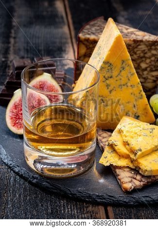 Tasting Of Scotch Single Malt Whisky And British Cheeses
