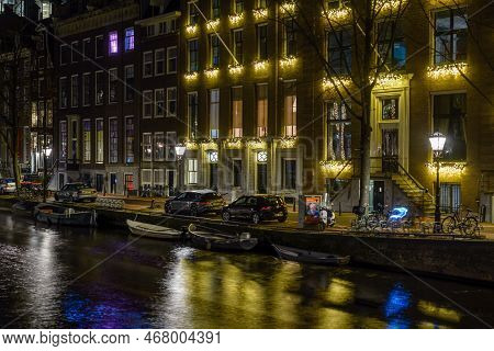 12  Decembar 2022, Amsterdam, Netherlands,  View On Amsterdam During The Light Festival In The Nethe
