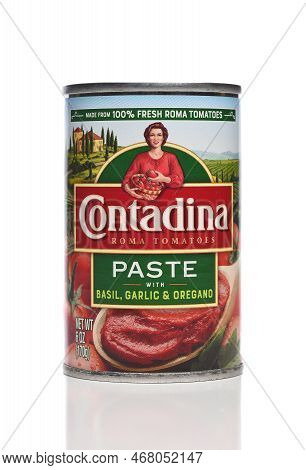 Irivne, California - 23 Dec 2022: A Can Of Contadina Tomato Paste, Made With Fresh Roma Tomatoes.