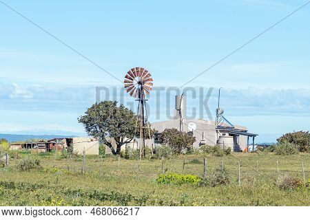 Struisbaai, South Africa - Sep 22, 2022: A Farm Worker House Near Kleiheuwel Next To The Road Betwee