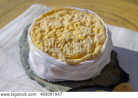 Tasting Of Local Portuguese Matured Cheese Queijo Serpa,  Setubal Area, Portugal