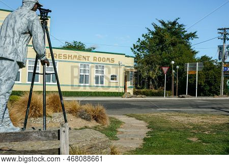 Ranfurly New Zealand - March 3 2010; Deco Style Architecture And Statue Of Surveyor In Small Town In