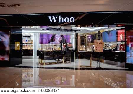 Kuala Lumpur, Malaysia - December 04, 2022: Whoo Brand Retail Shop Logo Signboard On The Storefront 