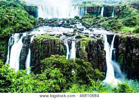 Iguassu Falls, la più grande serie di cascate del mondo, vista dal lato brasiliano