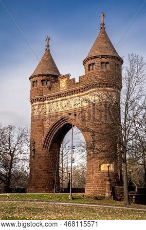 Hartford, Ct - Usa - Dec 28, 2022 View Of The The Soldiers And Sailors Memorial Arch In Bushnell Par
