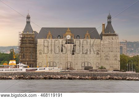 Istanbul, Turkey - August 25, 2022: Bosphorus, Haydarpasha Railway Terminal, South Of The Port Of Ha