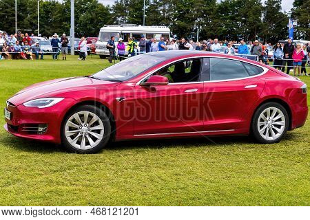 Bath, Uk, June 19, 2022: A 2019 Tesla Model S 100d, Reg No: Lc19 Epu At The Bath Festival Of Motorin