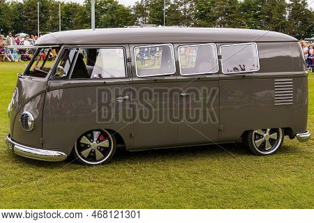 Bath, Uk, June 19, 2022: A 1959 Vw Camper Van, 11-window Split Screen, Reg No: Usj 184 At The Bath F
