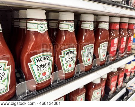 Novi, Michigan, Usa - Oct 9, 2022: Heinz Tomato Ketchup At The Supermarket Store, Manufactured By H.