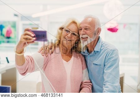 Seniors Shopping Appliences And Gadgets In Tech Store.