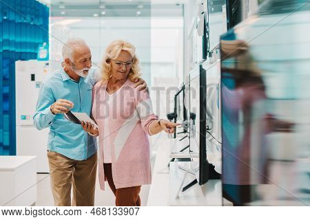 Seniors Shopping Appliences And Gadgets In Tech Store.