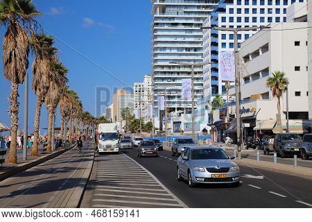 Tel Aviv, Israel - November 2, 2022: Car Traffic Along The Tayelet Beachfront Promenade In Tel Aviv 
