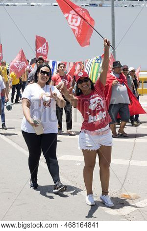 Brasilia, Brazil Jan 1 2023 Lula Supporters Heading Down The Esplanada Towards The National Congress