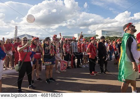 Brasilia, Df, Brazil Jan 1 2023 Lula Supporters Gathering In Front Of The National Congress Showing 