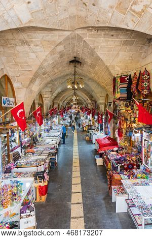Gaziantep, Turkey - April 2022: Zincirli Bedesten, A View Of Popular Bazaar In The Historical Old To