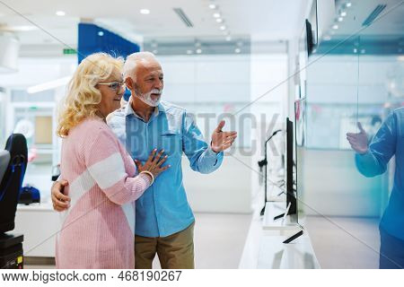 Seniors Shopping Appliences And Gadgets In Tech Store.