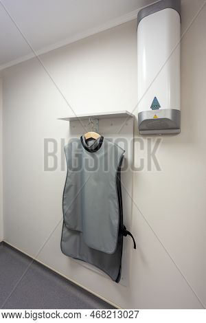 Gray Lead Apron Used For Protection From X-ray Machines