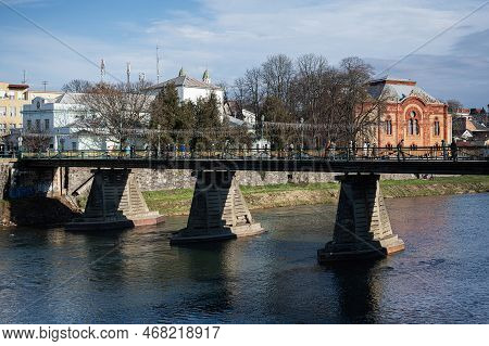 Uzhgorod, Ukraine- January 2, 2023: Bridge Over The River Uzh In Uzhgorod, Ukraine.