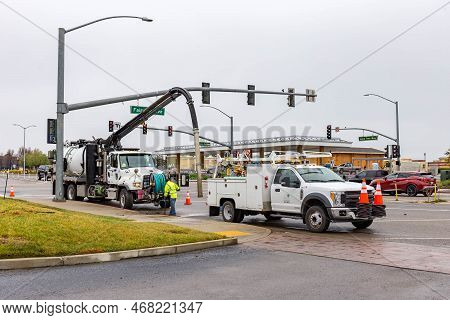 Brentwood, California Usa 01 03 2023: City Of Brentwood Employees Vacuum Out Storm Drains The Day Be