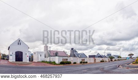 Bredasdorp, South Africa - Sep 23, 2022: A Street Scene In Bredasdorp In The Western Cape Province. 