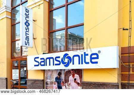 Samsonite Boutique Sign. Samsonite Brand Store On Podil In Kyiv. Ukraine. Kyiv. 06.06.2020
