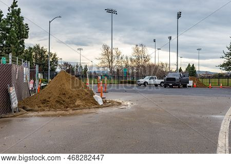 Brentwood, California Usa 01 04 23: A Sandbag Fill Station In Brentwood, California During A Atmosph