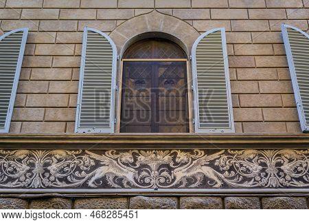 Ornate Decorated Facade Of A Medieval Renaissance Gothic Building In Oltrarno Santo Spirito Area Of 
