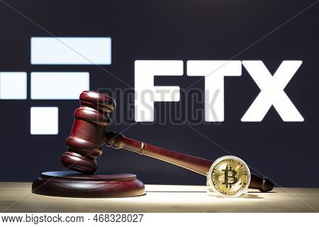 Syktyvkar, Komi, Russia, January 5, 2023, Ftx . Hammer On The Table On The Background Of The Ftx Log