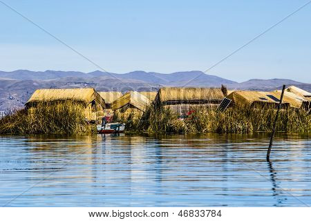 Plovoucí ostrovy Uros, jezero Titicaca, Peru