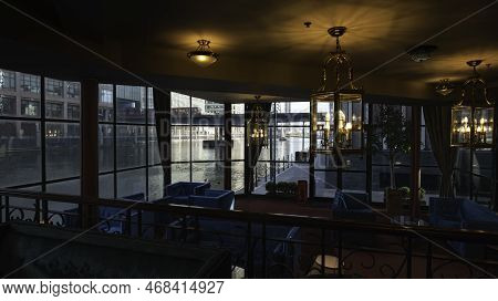 London - 01 26 2022: Interior Of The Britannia International Hotel At 163 Marsh Wall, View Of The Lo